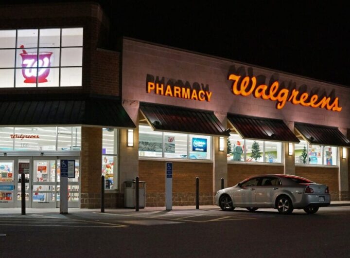 Nasdaq Down Over 2%; Walgreens Posts Upbeat Results - Conduit Pharmaceuticals (NASDAQ:CDT), DatChat (NASDAQ:DATS)